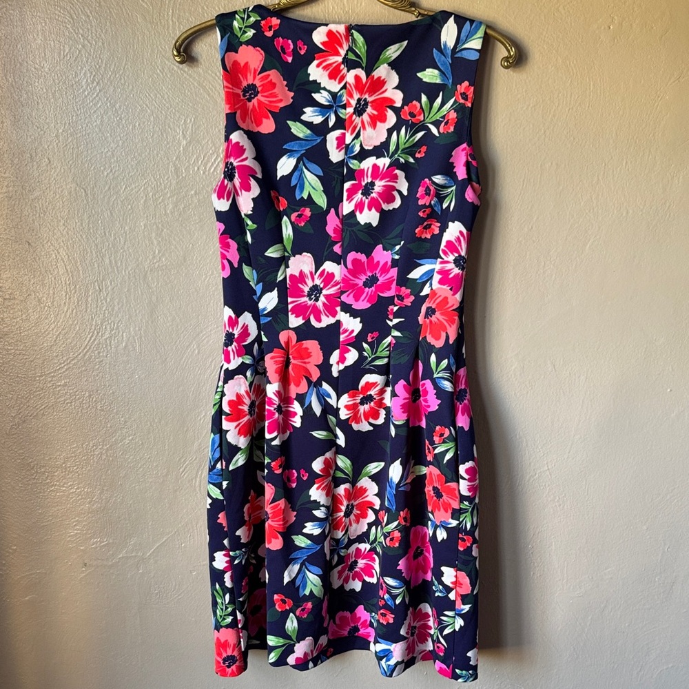 Vince Camuto Scuba Fit Floral Sleeveless Dress - Picture 4 of 7